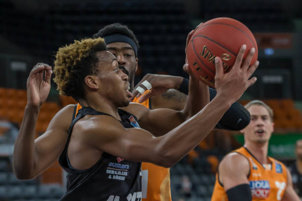 单手持球 单手持球