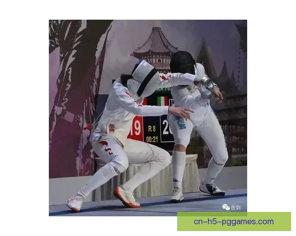 击剑杯赛：剑拔弩张，英姿飒爽