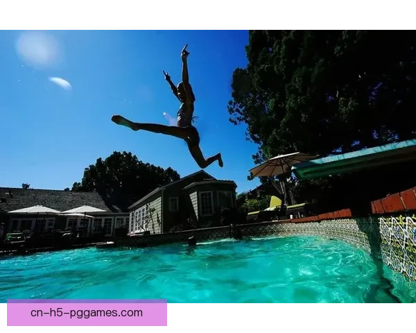 水花飞溅，身临其境：跳水比赛精彩瞬间